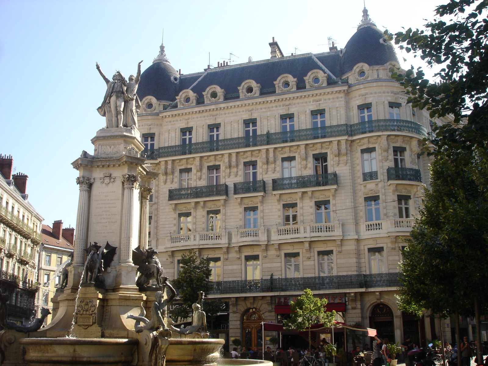 Fontaine des Trois Ordres, place Grenette à Grenoble