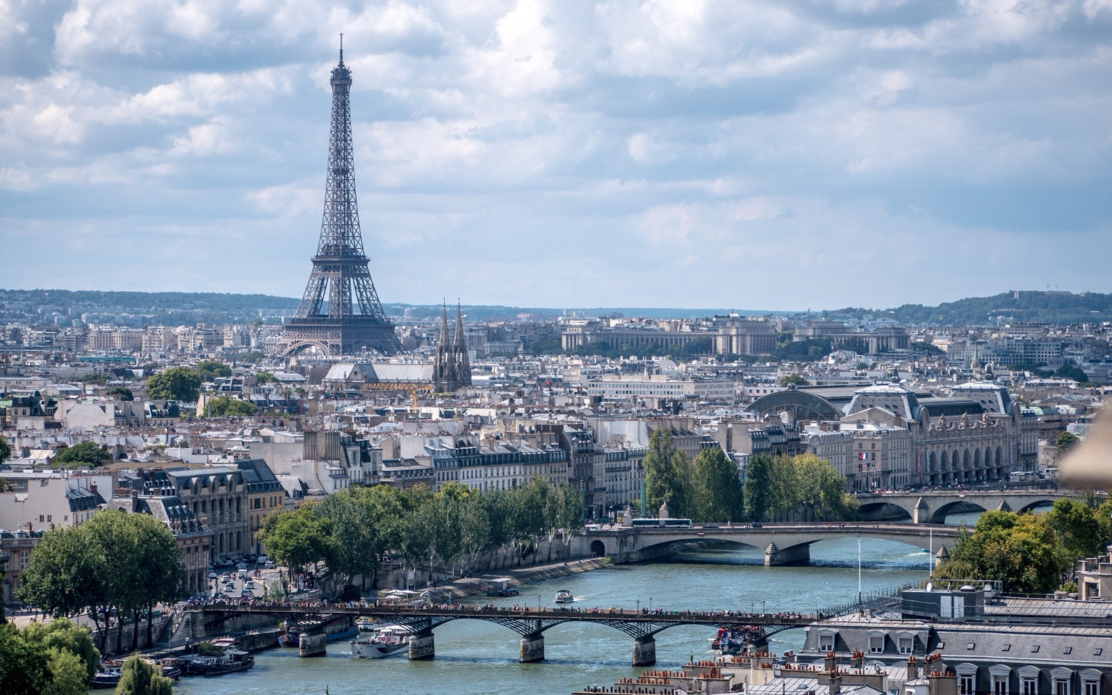 Tour Eiffel et la Seine, vue depuis les hauteurs de Paris